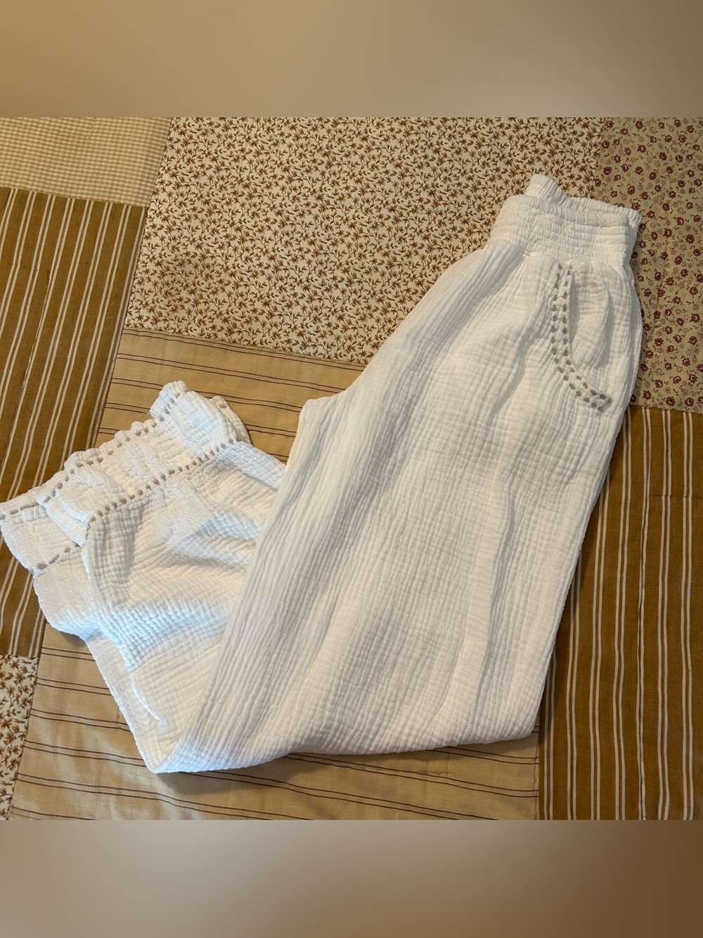 Vintage Havana small white linen pants with brown accent